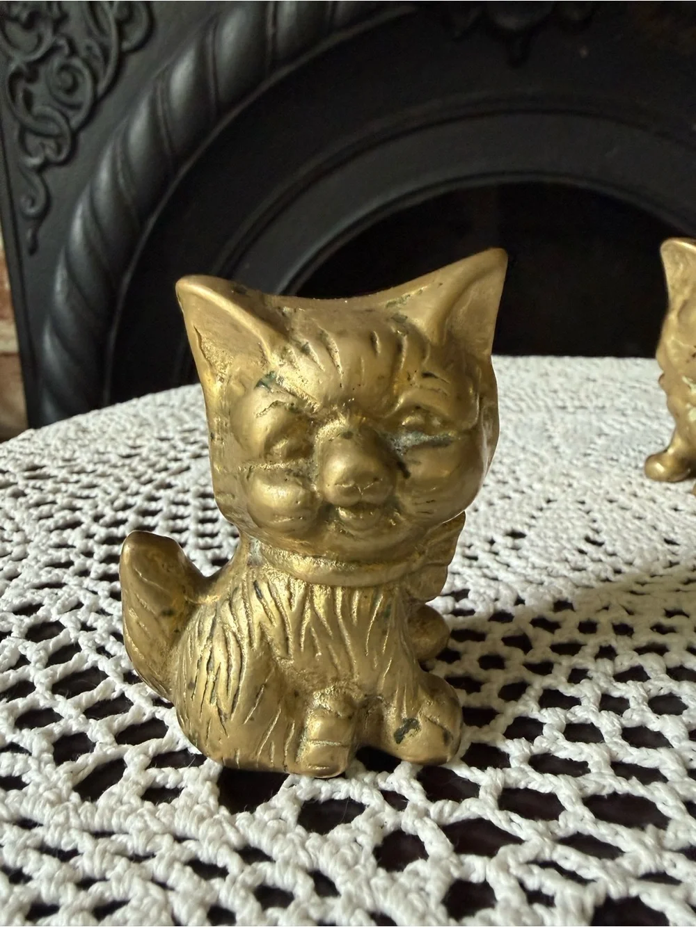 Vintage Brass Cat Figurine Pair - Decorative Pet Accents